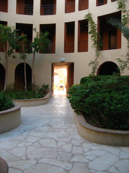 Innenhof vor unserem Zimmer Hotel Three Corners Ocean View prestige - Adults only