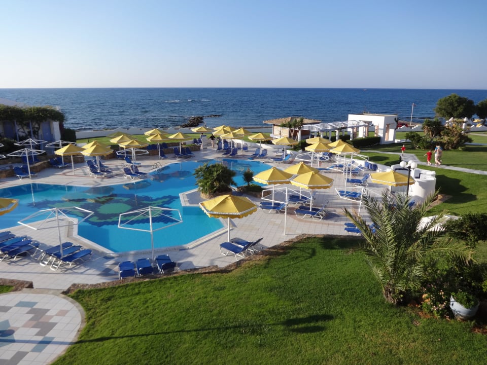 Meerwasser-Pool bei den Bungalows Hotel Serita Beach