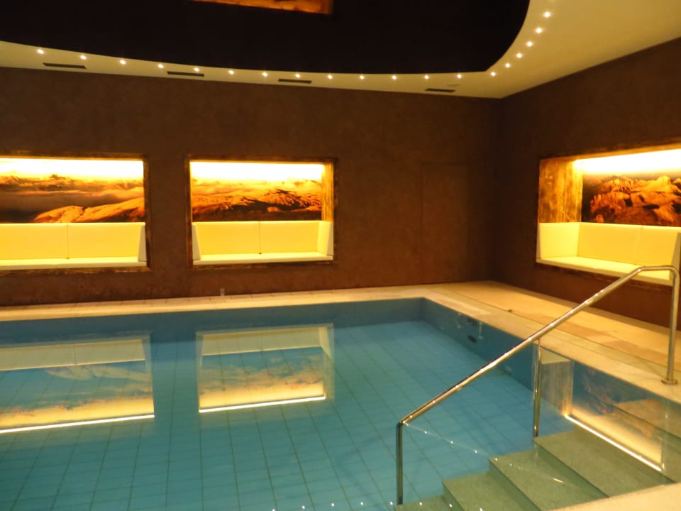 Das renovierte Hallenbad Hotel Wiesenhof Garden Resort