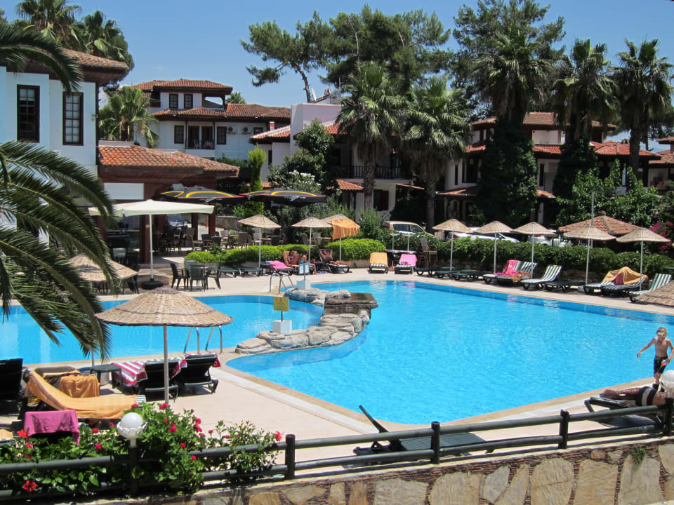 Der Hauptpool Hotel Yücelen