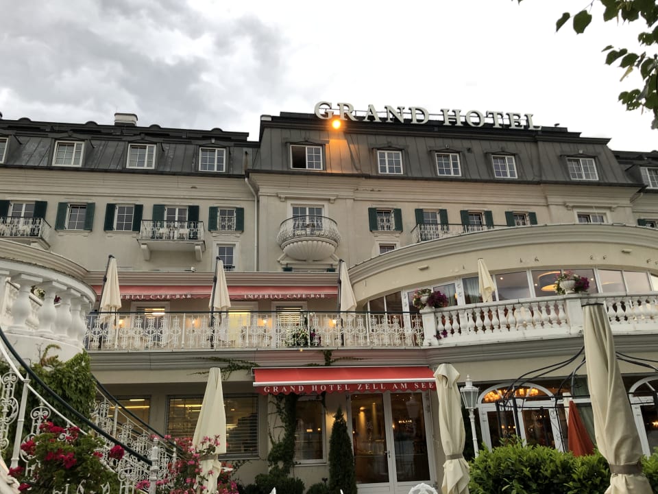 Außenansicht Grand Hotel Zell am See