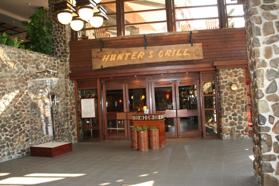 Eingang zu einem der Restaurants Disney's Sequoia Lodge