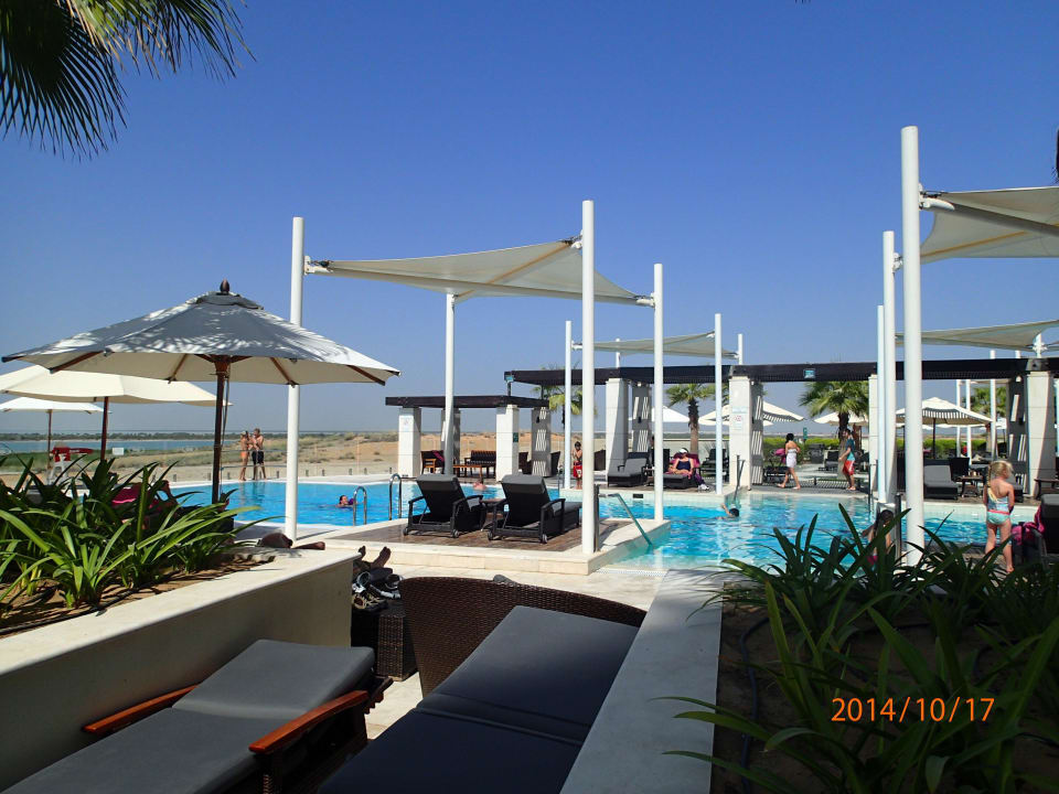 Pool Crowne Plaza Hotel Yas Island