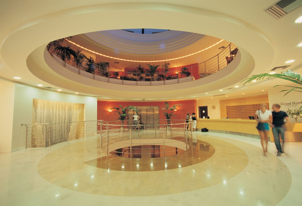 Lobby Grand Hotel Holiday Resort