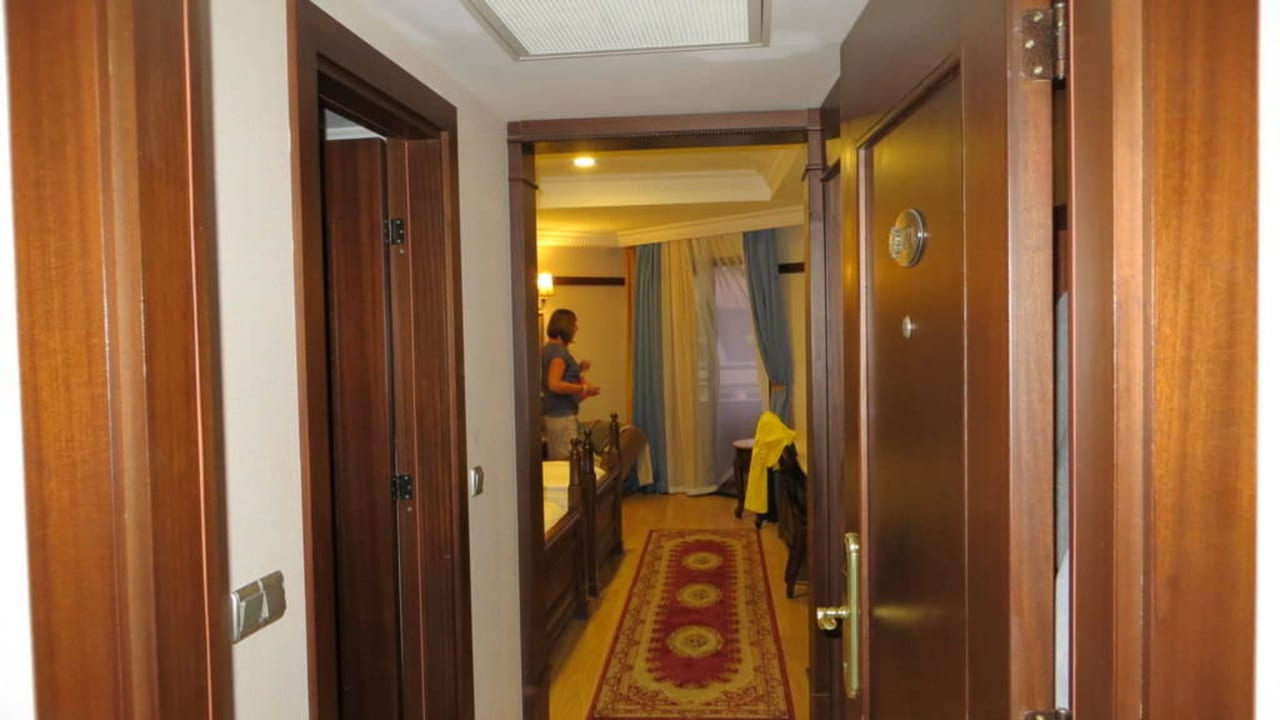 Blick ins Zimmer vom Flur Hotel Delphin Palace