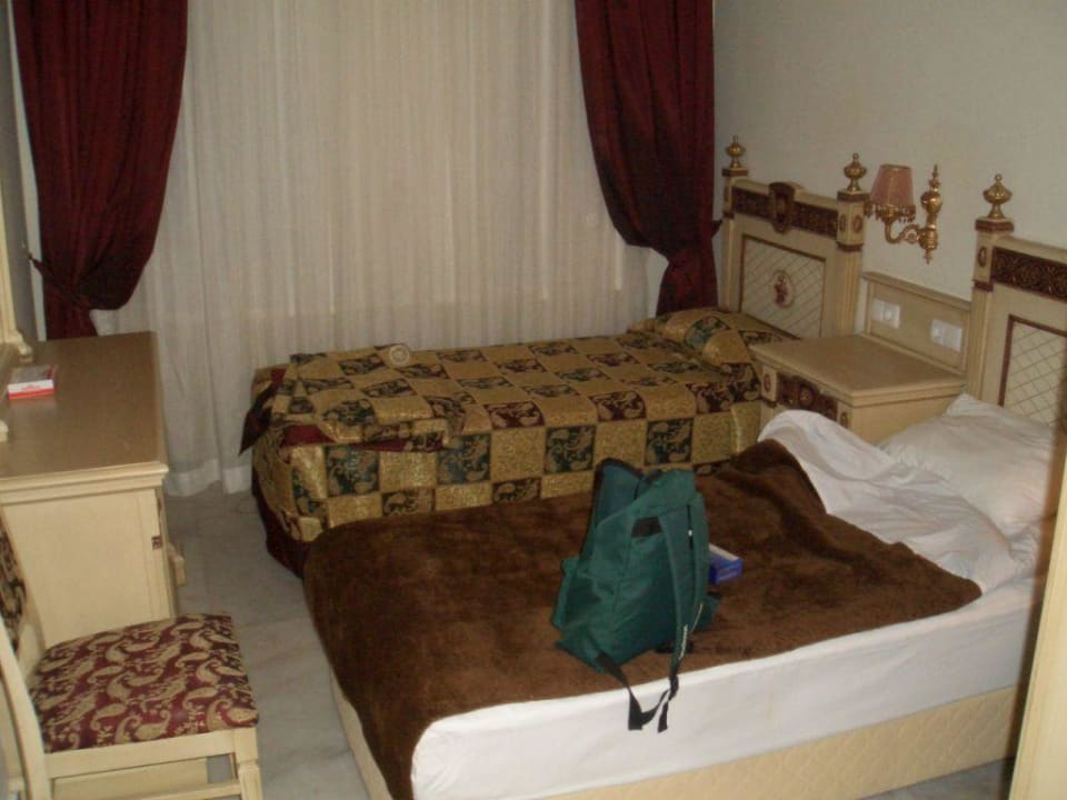 Erstes von zwei Schlafzimmern unserer Suite Larina Resort Spa & Hotel