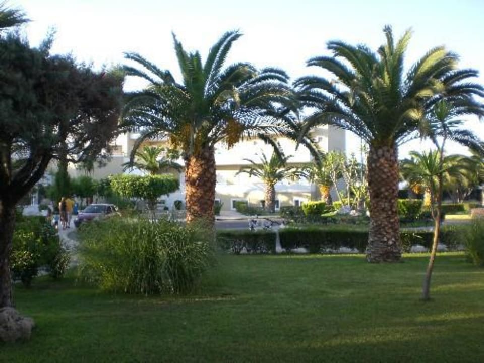 Die schöne Gartenanlage Corali Hotel