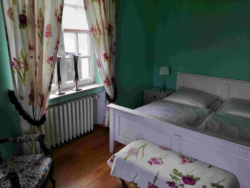 Unser Zimmer zum Garten La Roseraie