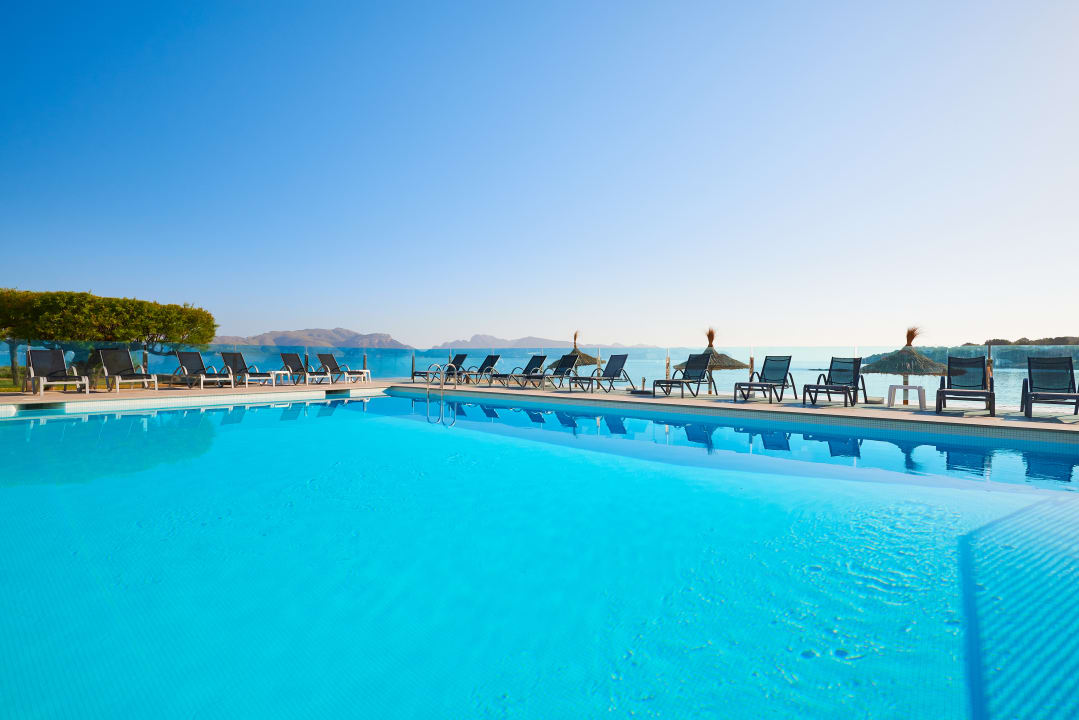 Pool Hotel More