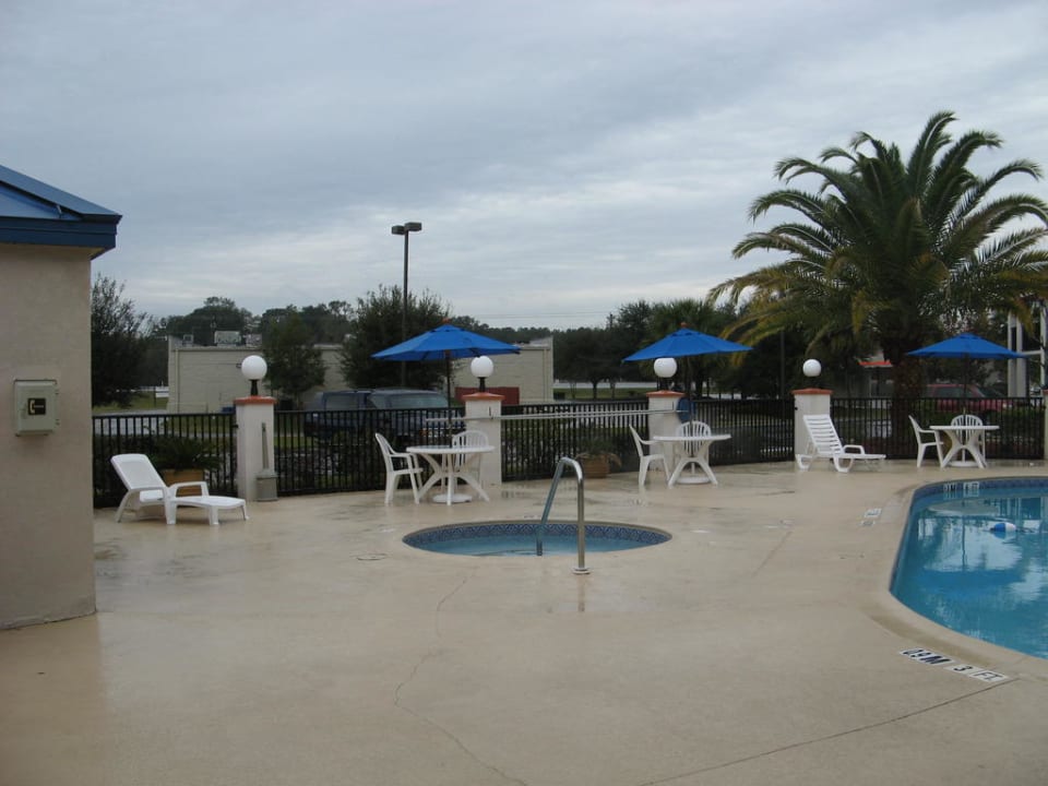 Holiday Inn Express Chiefland, Florida Hotel Days Inn Chiefland
