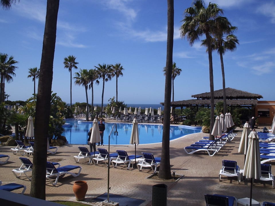 Blick auf die Poolanlage Hipotels Barrosa Park