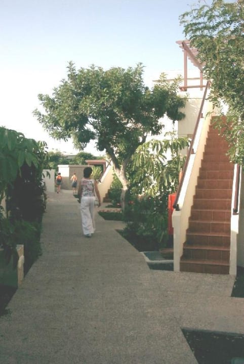 Wege in der Anlage Alua Suites Fuerteventura
