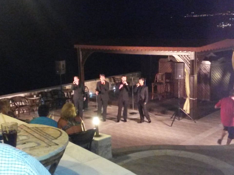 Super Abend mit super Gesang Hotel Kalithea Horizon Royal