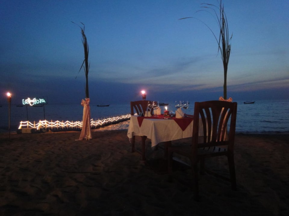 Abendessen am Strand (Valentins Tag) La Flora Khao Lak