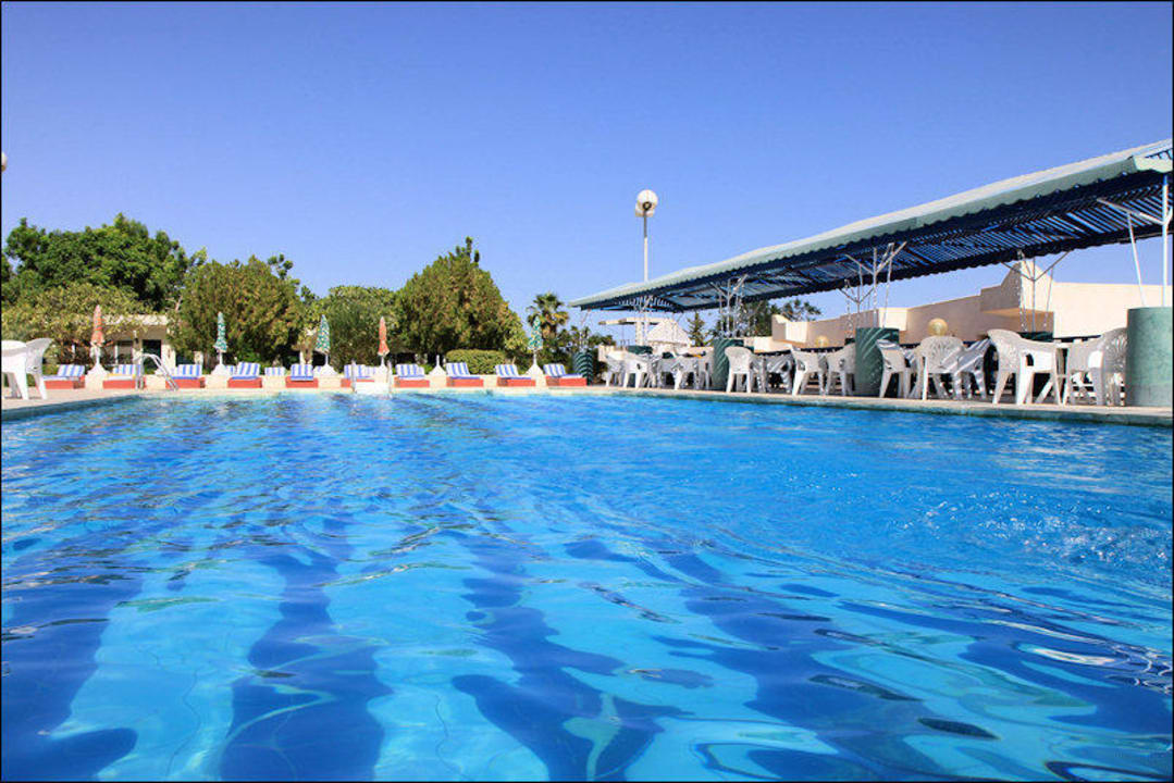 Großer Pool Hotel Nefertari