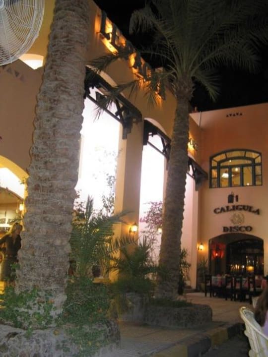 Вход  Hotel Le Pacha Beach Resort