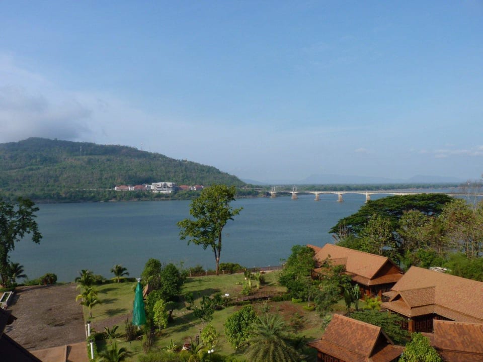Blick auf Mekong und Brücke vom Zimmer 511 Hotel Arawan Riverside