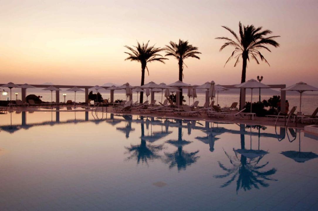 Zweiter Pool im Abendlicht Hotel Zorbas Beach