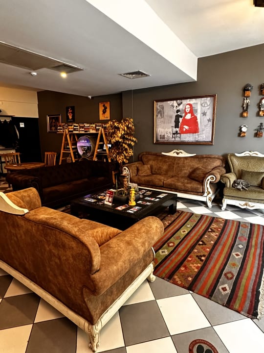 Lobby Hotel Rumours Inn