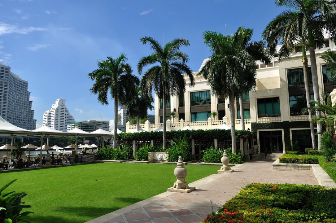 Garten mit Restaurant Hotel The Peninsula Bangkok