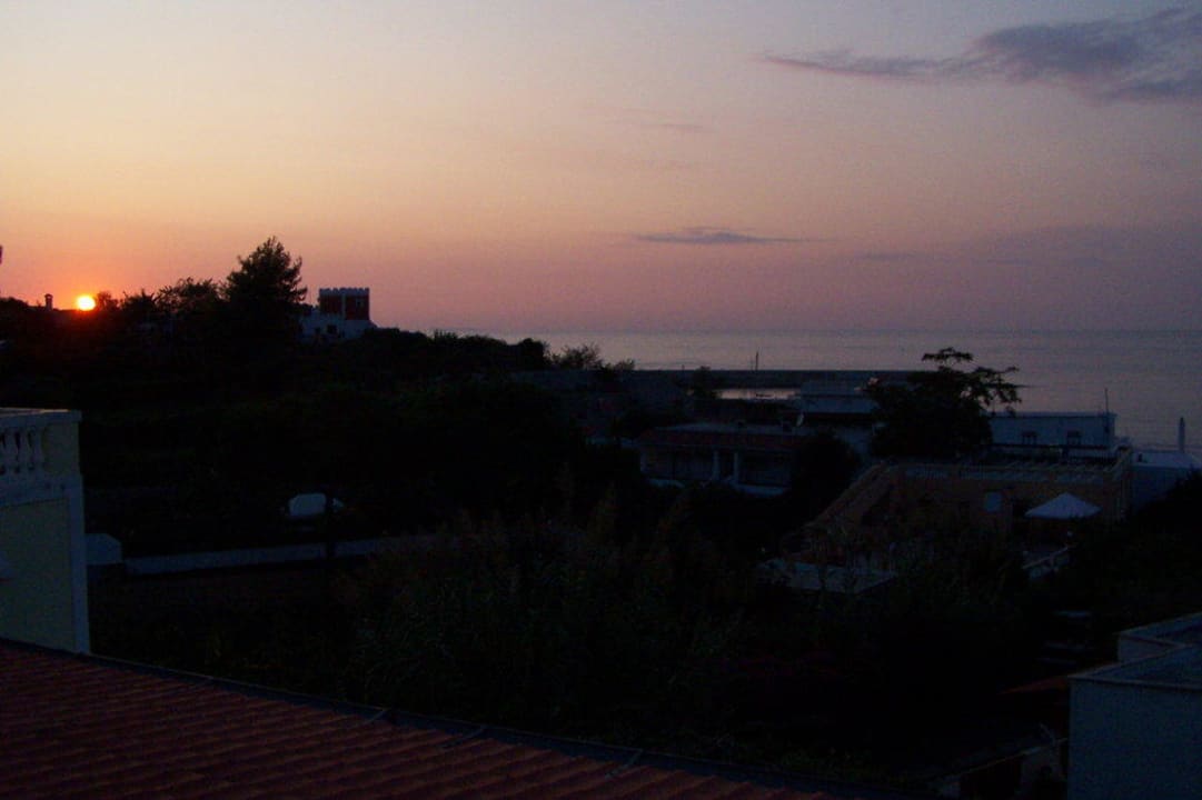 Sonnenuntergang in Forio Hotel Villa Hibiscus