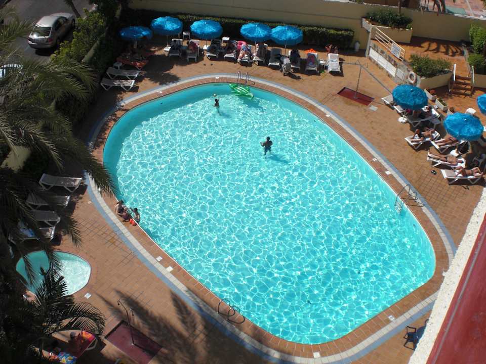 Piscina HL Miraflor Suites Hotel