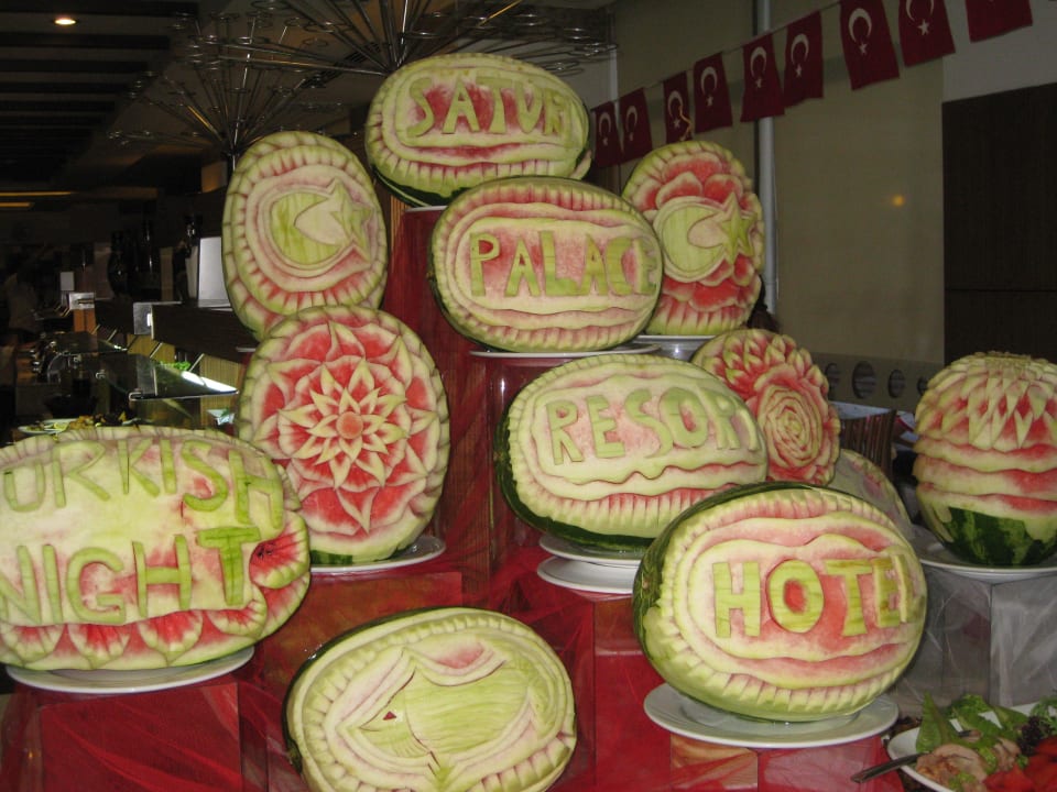 Melonen - Deko Saturn Palace Resort Hotel