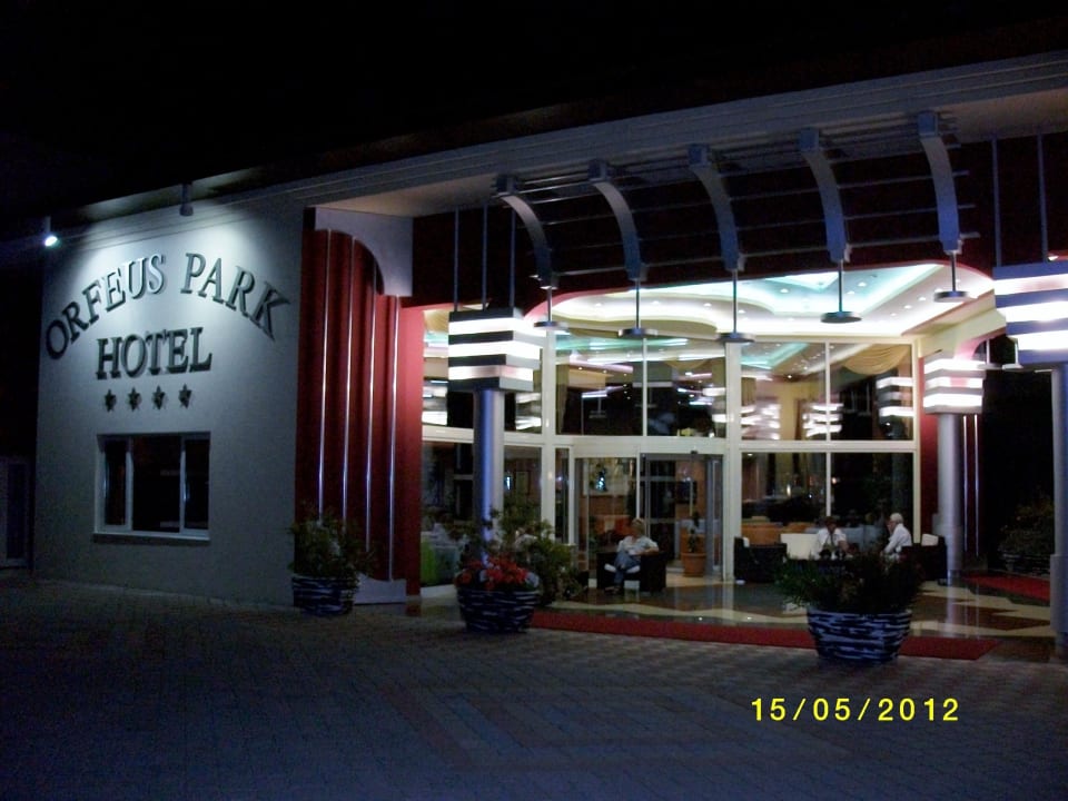 Eingangsberreich bei Nacht Hotel Orfeus Park