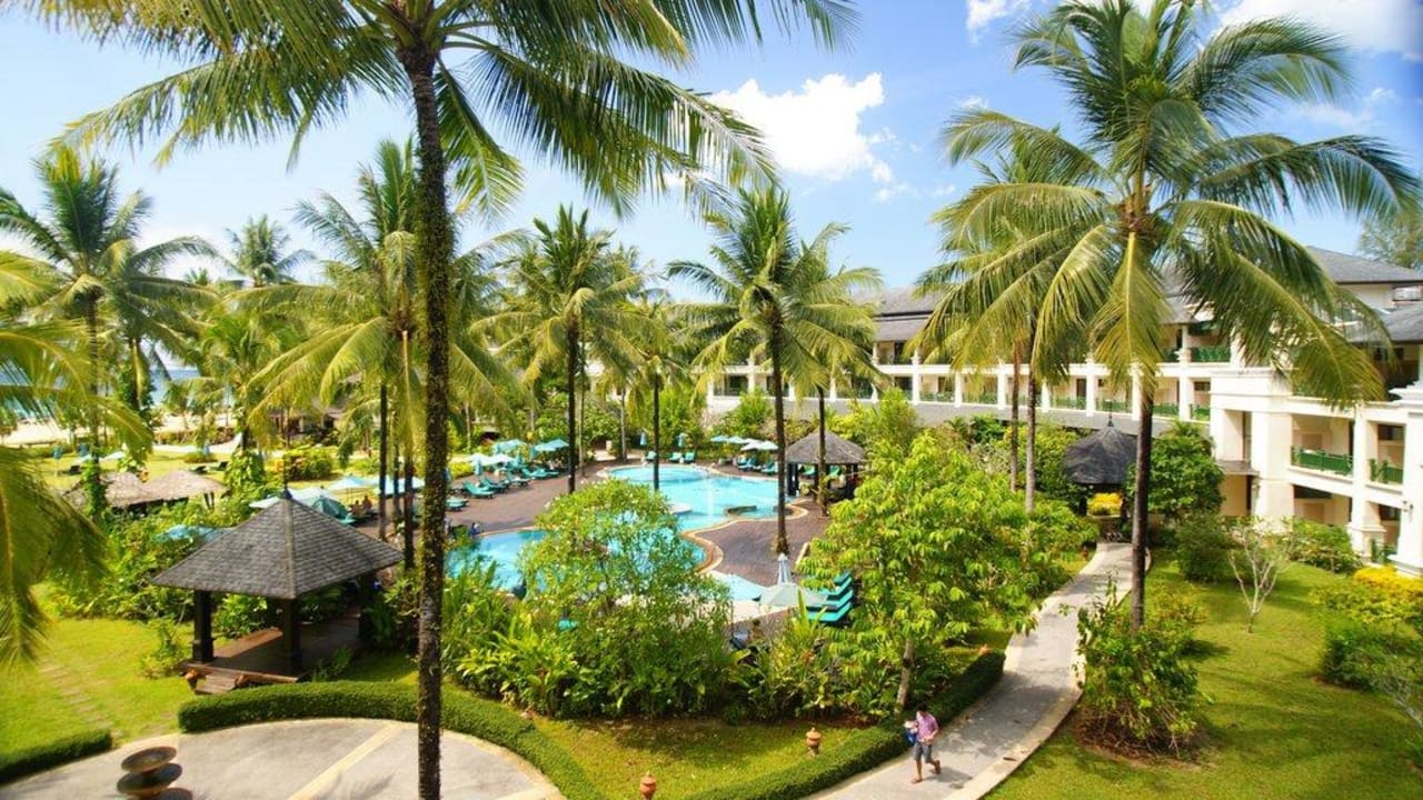 Blick Richtung Pool und Meer Khaolak Orchid Beach Resort