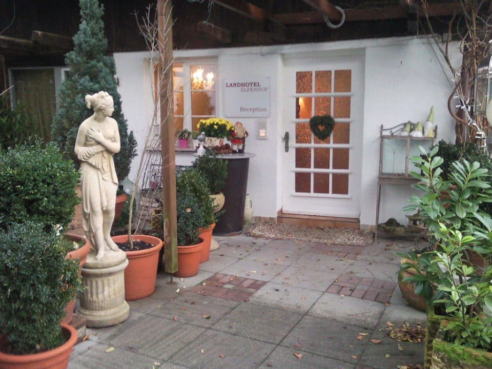 Eingang am Hinterhaus Landhotel Elfenhof
