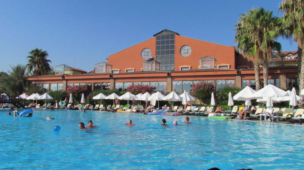 Pool bei Tage Alba Resort Hotel