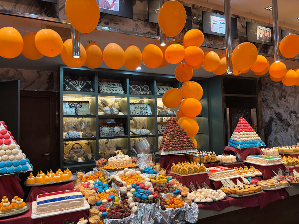 Gastro Saturn Palace Resort Hotel