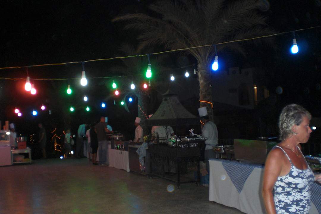 ABendbuffet unter freiem Himmel Happy Life Village