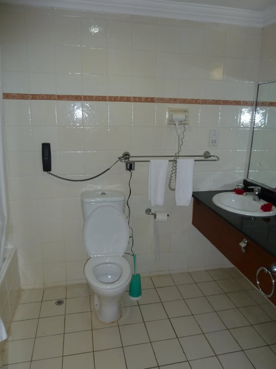 Bad im Zimmer 310 Berjaya Beau Vallon Bay Resort & Casino