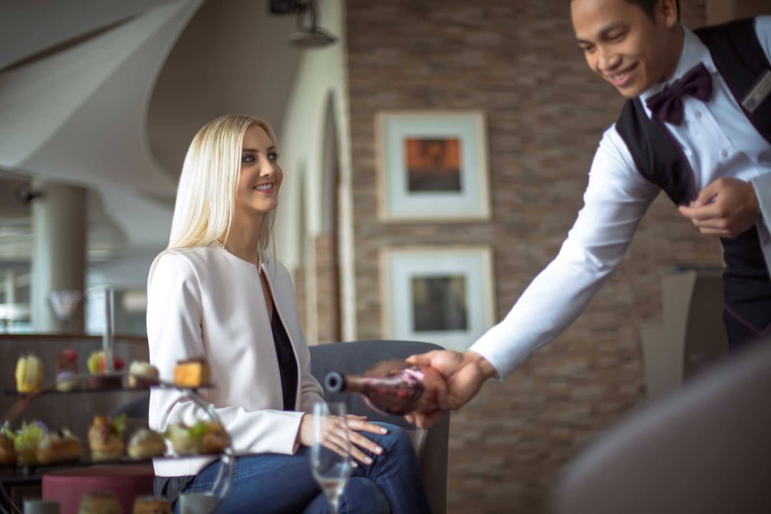 The Gallery Lobby Lounge The Art Hotel & Resort