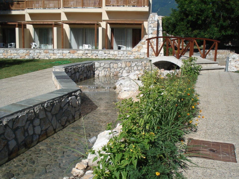 Blick auf Bungalow Olympian Bay Grand Resort