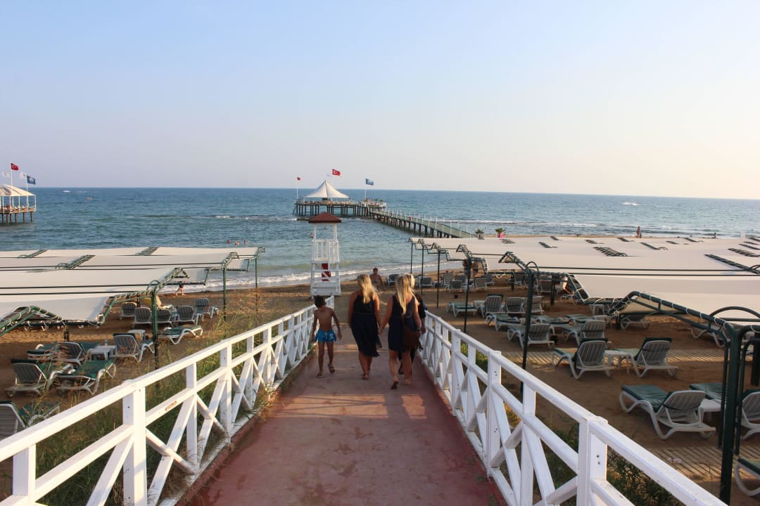 Auf dem Weg zum Strand Hotel Turan Prince
