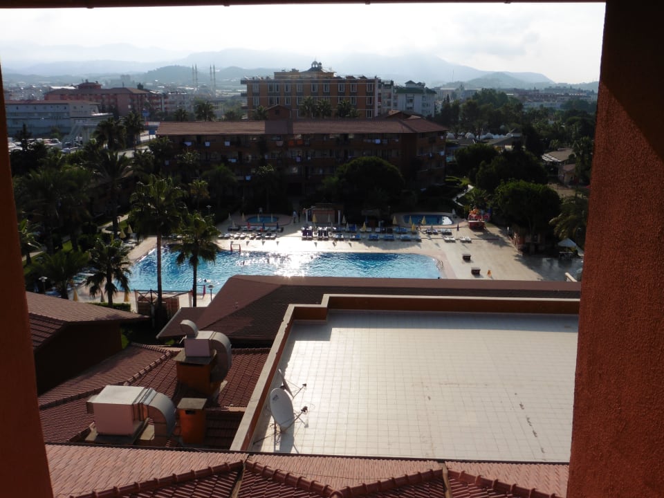 Einer der Pools Club Turtas Beach Hotel