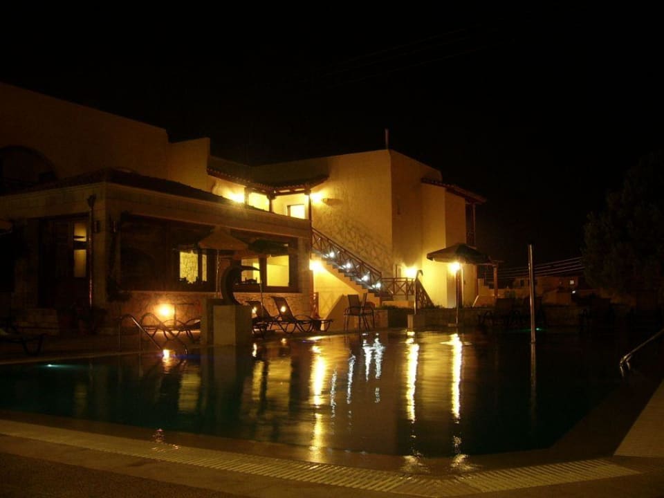 Pool Superior Annex am Abend Cactus Beach
