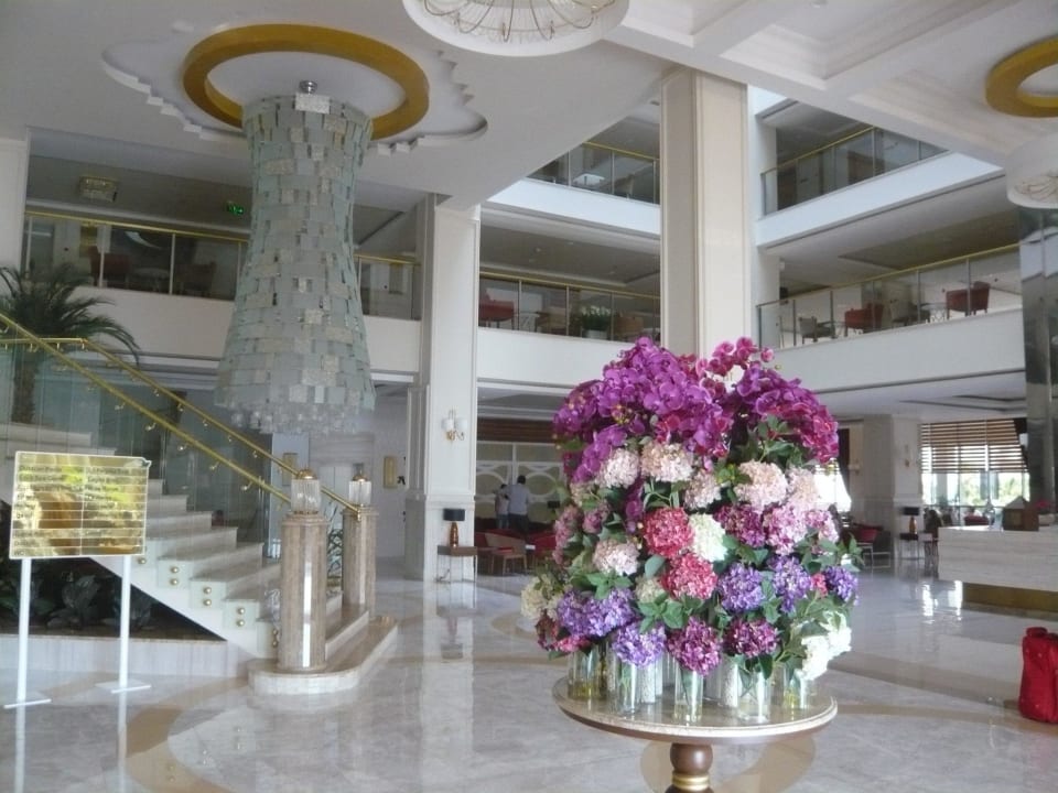 Der gepflegte schöne Hoteleingang Hotel Royal Garden Beach