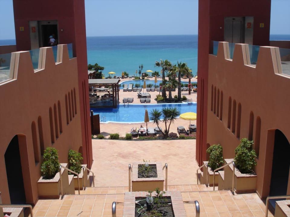 Blick vom Hotel zum Pool, Meer H10 Tindaya