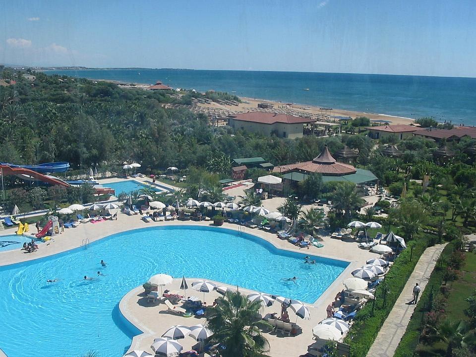 Übersicht übern Poolbereich Bella Resort & Spa