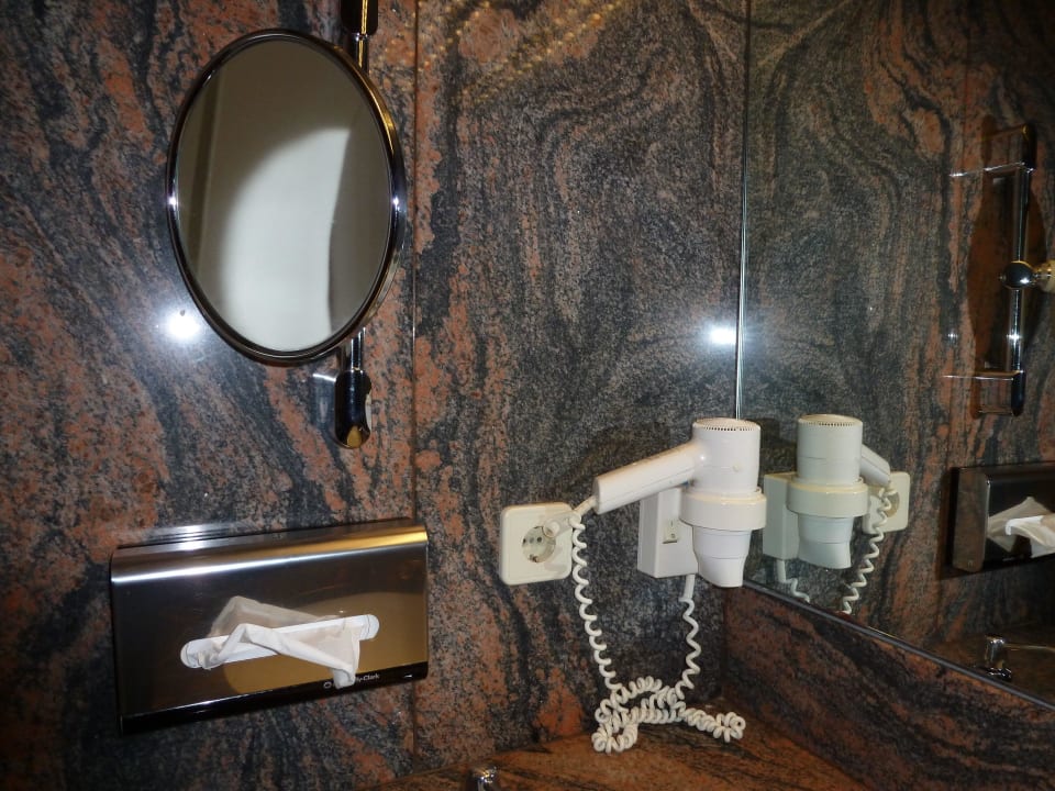 Spiegel, Fön, Kosmetiktücher Hotel Heidehof