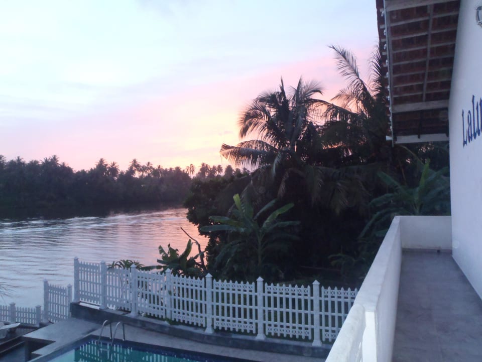 Schöner Ausblick auf den Fluss Laluna Ayurveda Resort