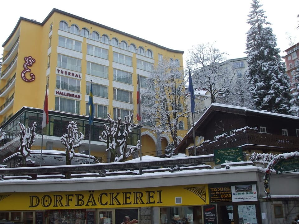 Blick auf die Vorderfront vom Hotel Elisabethpark Thermal Resort Hotel Elisabethpark