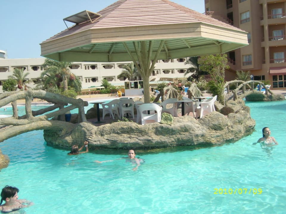 Insel auf Pool Seagull Beach Resort