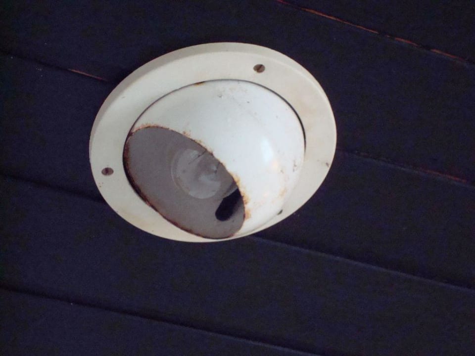 Selbst die Lampen rosten vor sich hin Guest House Casal dos Patos