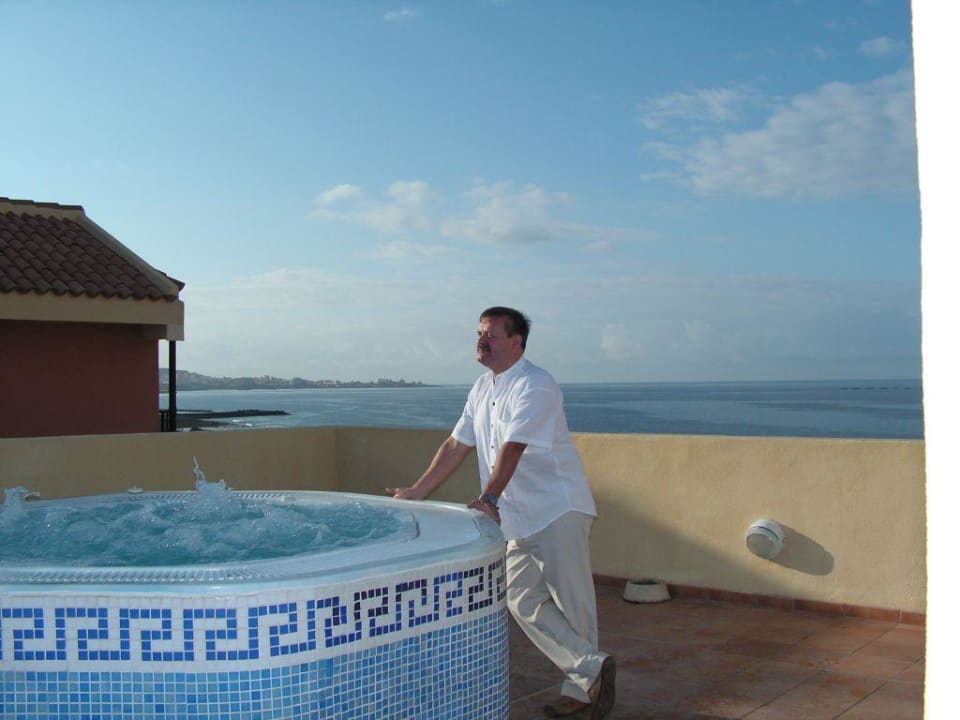 Yacuzzi na dachu hotelu HOVIMA Jardin Caleta