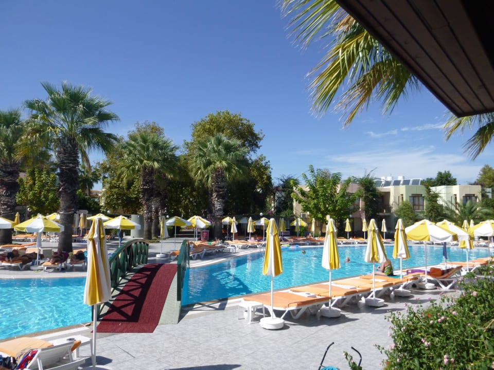 Poolanlage bei restaurant VONRESORT Golden Beach