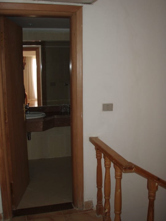 1.Etage Treppe und Bad Beach Albatros Resort